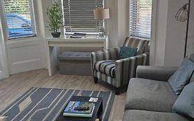 Stylish Apartment In Victorian Conversion Free Parking & Private Patio Close To Beach Town Centre & Bic