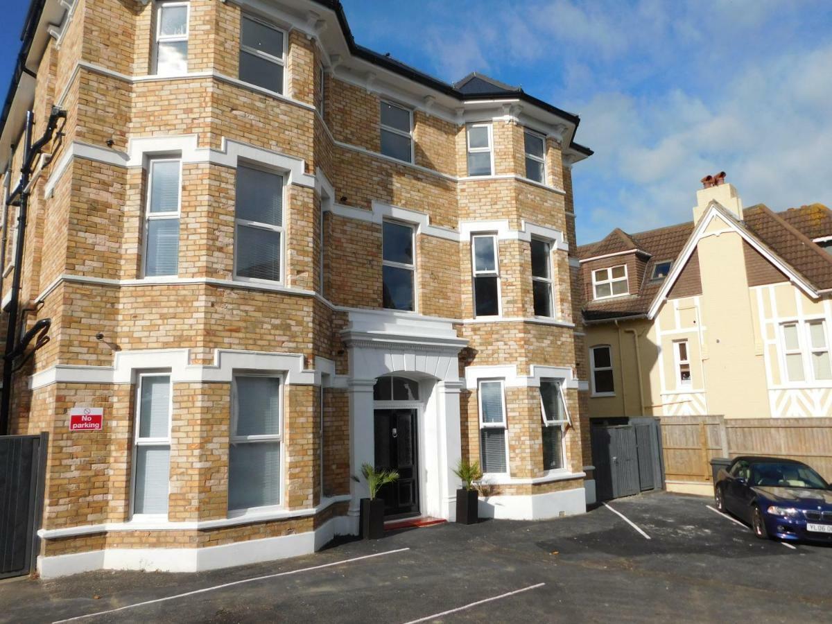 Victorian Beach Retreat with Patio and Parking Bournemouth Exterior photo